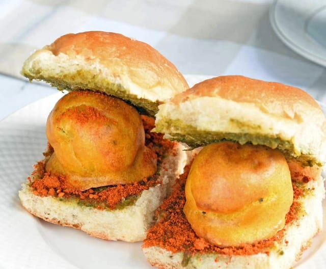 Vada Pav (2Pcs).